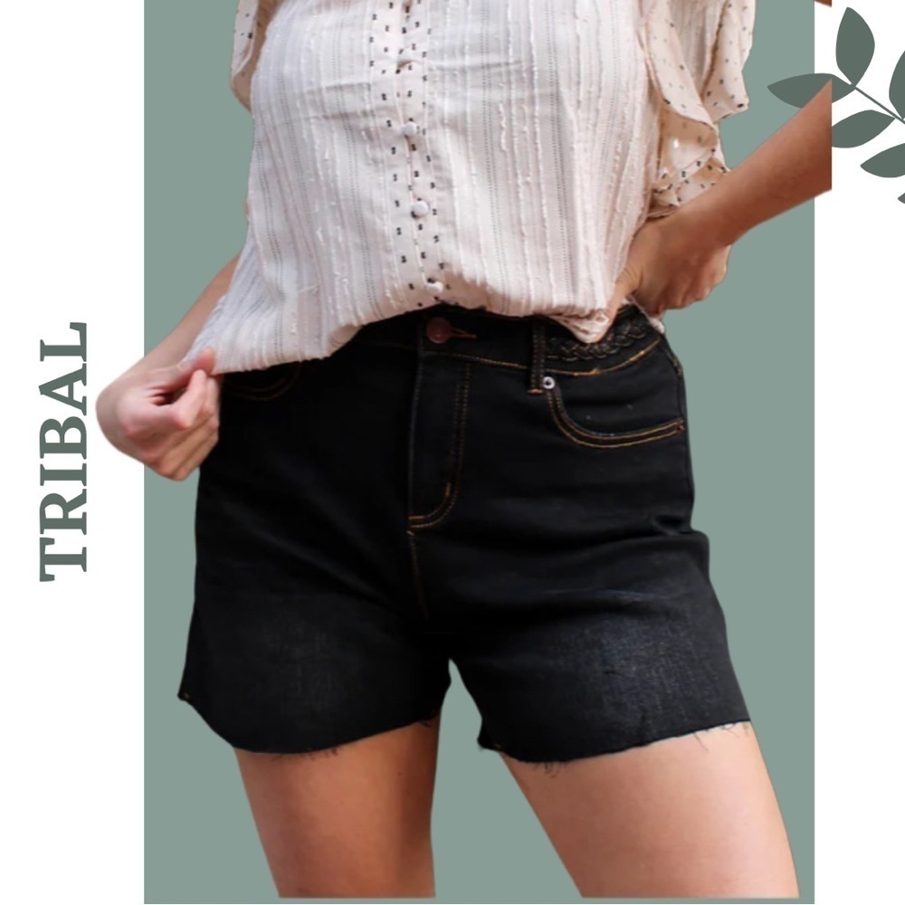 🛍️ Tribal Jeans Audrey Mide Rise 5” Length Black Denim Shorts Raw Hem